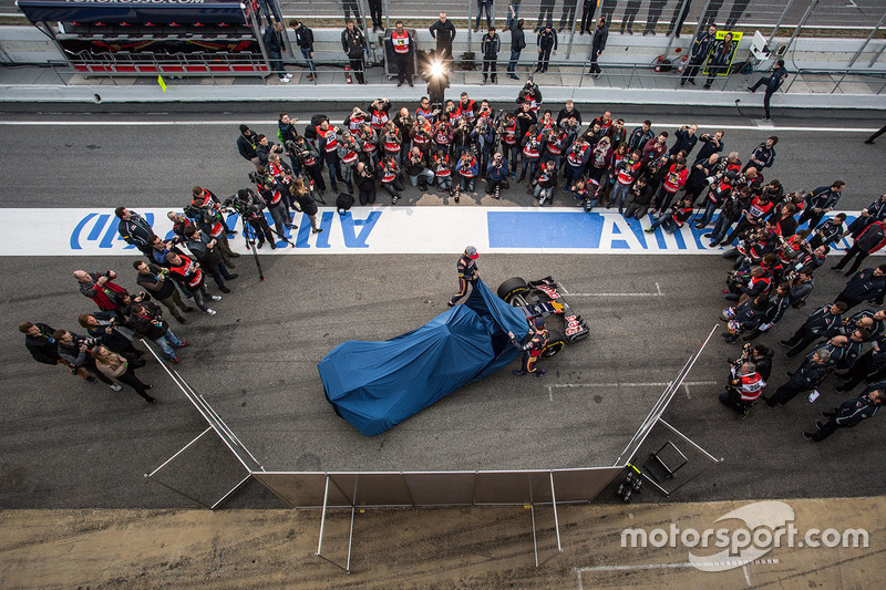 Max Verstappen, Scuderia Toro Rosso y Carlos Sainz Jr., Scuderia Toro Rosso presentan el Scuderia Toro Rosso STR11