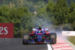 Carlos Sainz Jr., Scuderia Toro Rosso STR12 bloquea en la frenada