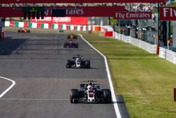 Kevin Magnussen, Haas F1 Team VF-17, Romain Grosjean, Haas F1 Team VF-17