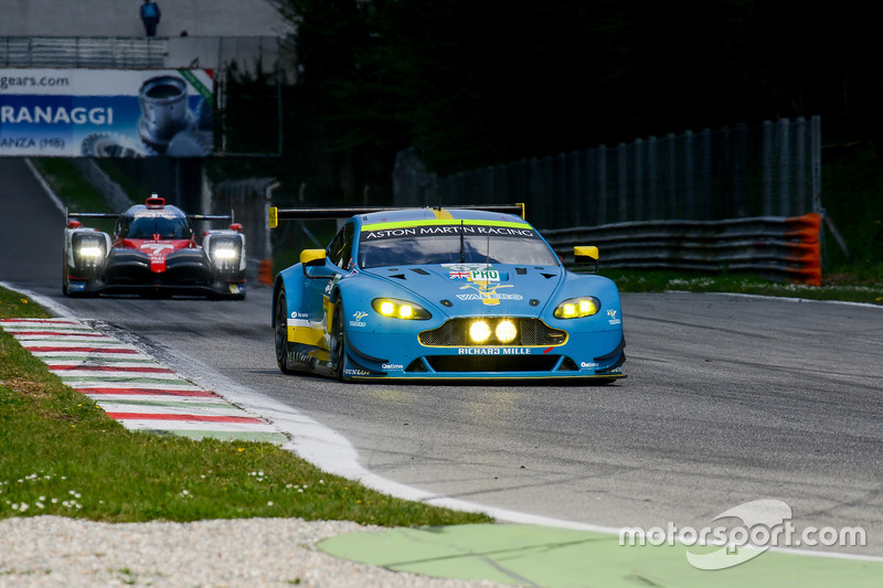 #97 Aston Martin Racing Aston Martin Vantage: Даррен Тьорнер, Джонатан Адам