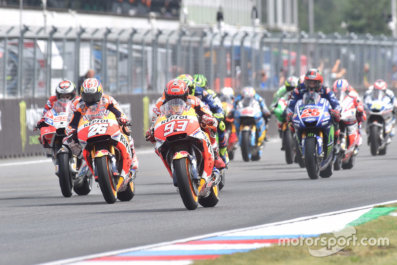Марк Маркес, Repsol Honda Team, лидирует на старте
