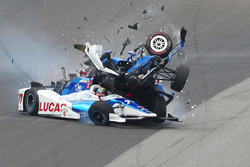 Crash: Scott Dixon, Chip Ganassi Racing, Honda; Jay Howard, Schmidt Peterson Motorsports, Honda