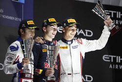 Подиум: Пьер Гасли, PREMA Racing, Нобухару Мацушита, ART Grand Prix, Артем Маркелов, RUSSIAN TIME