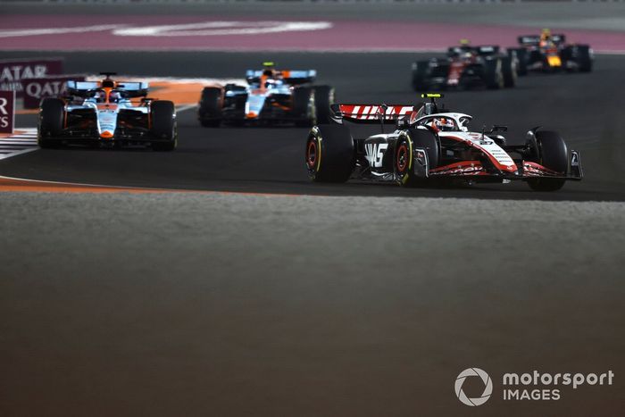 Nico Hulkenberg, Haas VF-23, Alex Albon, Williams FW45, Logan Sargeant, Williams FW45