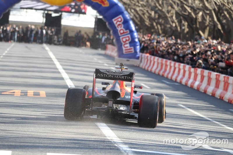 Red-Bull-Showrun in Tokio