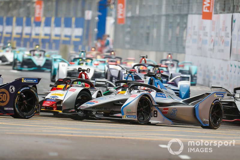 Edoardo Mortara, Venturi Formula E, Venturi VFE05 all'esterno di Lucas Di Grassi, Audi Sport ABT Schaeffler, Audi e-tron FE05 alla partenza