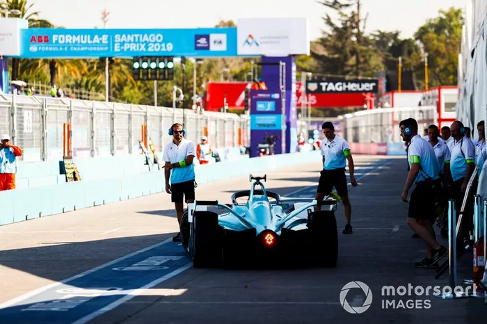 Tom Dillmann, NIO Formula E Team, NIO Sport 004 en el box
