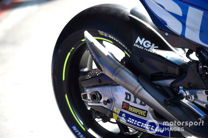 Escape de la Team Suzuki MotoGP