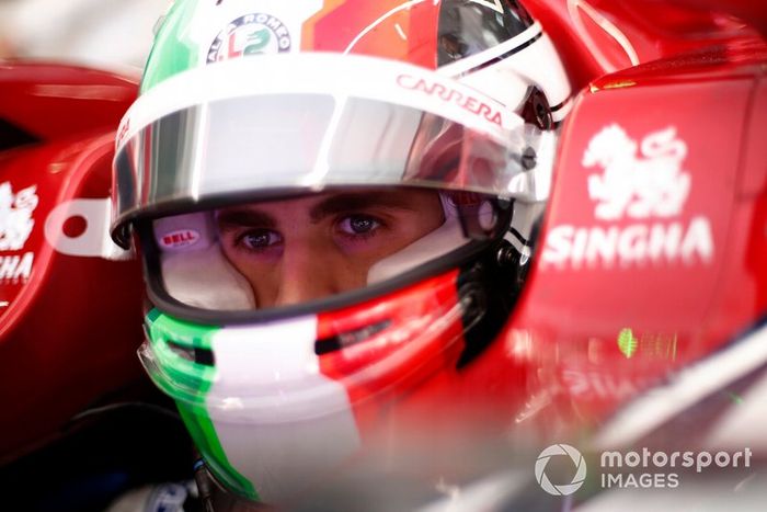 Antonio Giovinazzi es el piloto titular de Alfa Romeo pero es el tercer piloto de Ferrari. Si los del Cavallino le llaman, Alfa Romeo tendrá que buscar sustituto