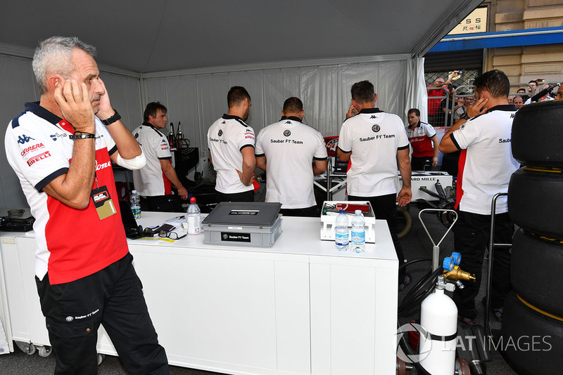 Sauber garage
