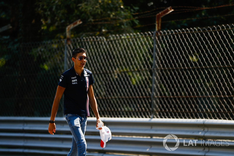 Esteban Ocon, Force India ispeziona il circuito