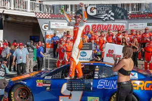 Winner Chase Elliott, Hendrick Motorsports Chevrolet