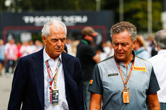 Piero Ferrari met Mario Isola, Racing Manager, Pirelli Motorsport
