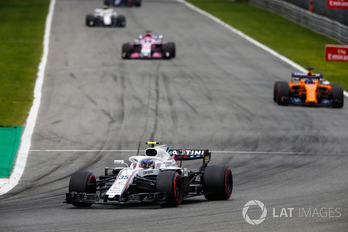 Sergey Sirotkin, Williams FW41, Fernando Alonso, McLaren MCL33, and Sergio Perez, Racing Point Force India VJM11