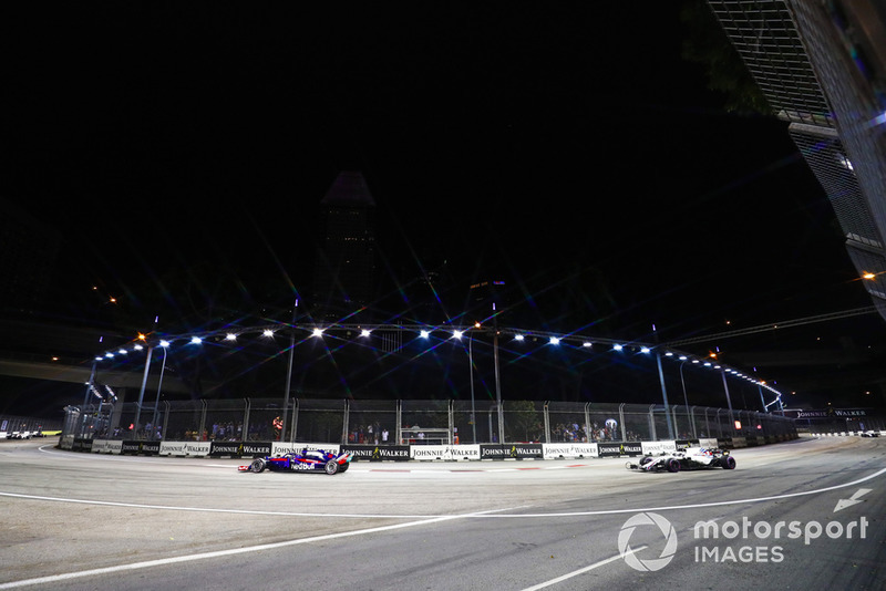 Brendon Hartley, Toro Rosso STR13, leads Sergey Sirotkin, Williams FW41