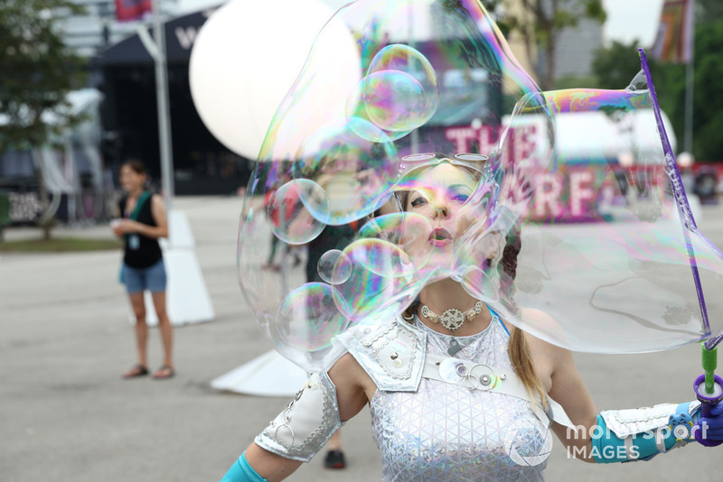 Entertainment / bubble blower