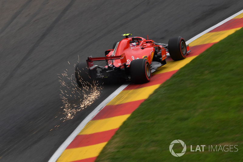 Kimi Raikkonen, Ferrari SF71H sparks