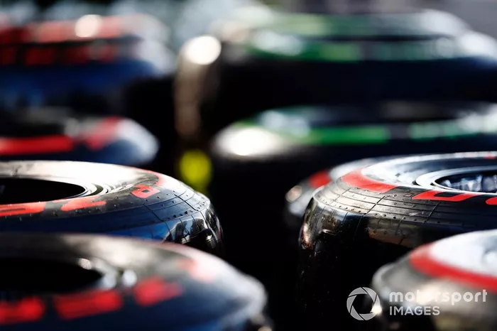 Pirelli ya no está obligado a dar a conocer sus neumáticos para las carreras fuera de Europa 15 semanas antes, ni nueve para las europeas. Dos semanas serán suficientes