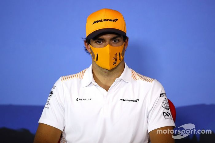 Carlos Sainz Jr., McLaren en la conferencia de prensa