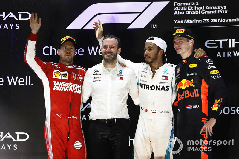 Podio: segundo lugar Sebastian Vettel, Ferrari, ganador de la carrera Lewis Hamilton, Mercedes y tercer lugar Max Verstappen, Red Bull Racing celebran