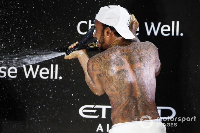 Podio: ganador de la carrera Lewis Hamilton, Mercedes AMG F1 W09 EQ Power+