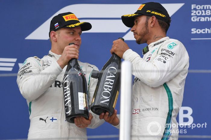 Podio: segundo lugar Valtteri Bottas, Mercedes AMG F1 y Lewis Hamilton, Mercedes AMG F1