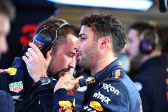 Daniel Ricciardo, Red Bull Racing et Simon Rennie, ingénieur de piste chez Red Bull Racing