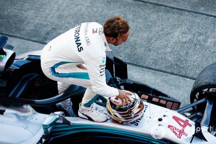 Lewis Hamilton, Mercedes AMG F1 W09, celebra