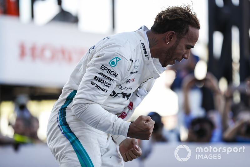 Lewis Hamilton, Mercedes AMG F1, merayakan kemenangannya di GP Jepang