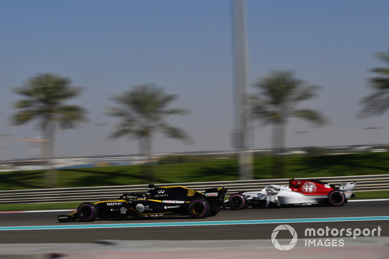 Nico Hulkenberg, Renault Sport F1 Team R.S. 18 and Antonio Giovinazzi, Sauber C37