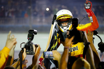 Joey Logano, Team Penske, Ford Fusion Shell Pennzoil y su equipo celebran