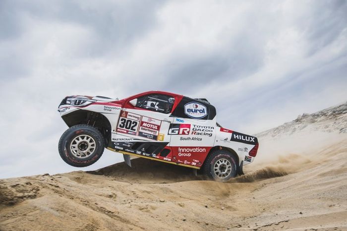 #302 Toyota Gazoo Racing Toyota Hilux: Giniel de Villiers, Dirk von Zitzewitz