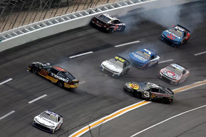 Ryan Blaney, Austin Dillon, AJ Allmendinger, Christopher Bell chocan
