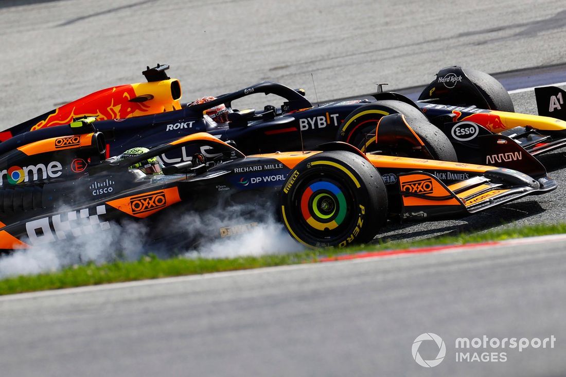 Max Verstappen, Red Bull Racing RB20, lucha con Lando Norris, McLaren MCL38
