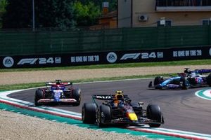 Sergio Pérez, Red Bull Racing RB20, Daniel Ricciardo, RB F1 Team VCARB 01, Esteban Ocon, Alpine A524