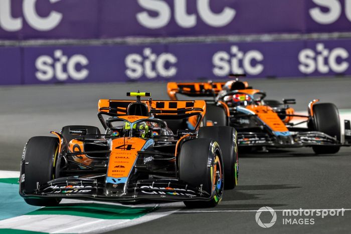 Lando Norris, McLaren MCL60, Oscar Piastri