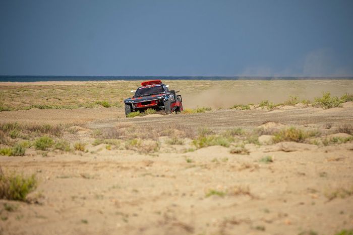 #204 Team Audi Sport Audi: Stephane Peterhansel, Edouard Boulanger