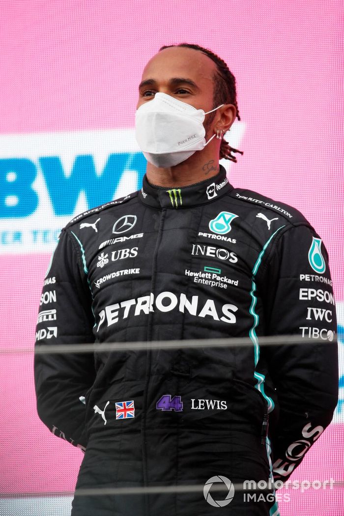 Podio: segundo lugar Lewis Hamilton, Mercedes