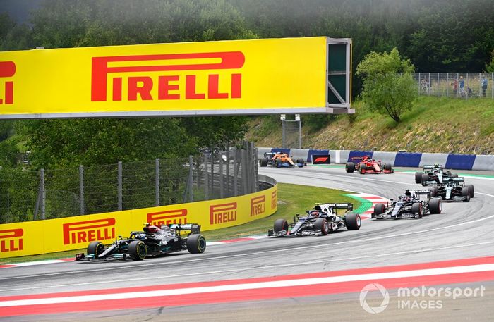 Valtteri Bottas, Mercedes W12, Pierre Gasly, AlphaTauri AT02, Yuki Tsunoda, AlphaTauri AT02