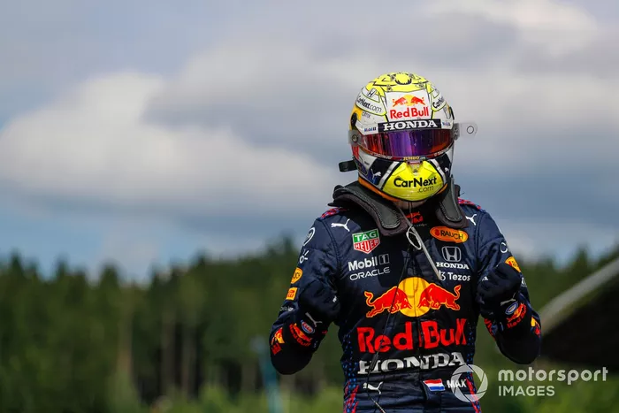 Ganador Max Verstappen, Red Bull Racing, celebra en Parc Ferme