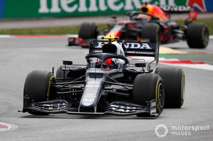 Pierre Gasly, AlphaTauri AT02, Max Verstappen, Red Bull Racing RB16B