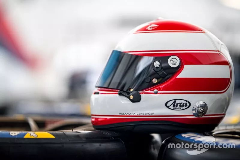 Philipp Eng helmet design as a tribute to Roland Ratzenberger