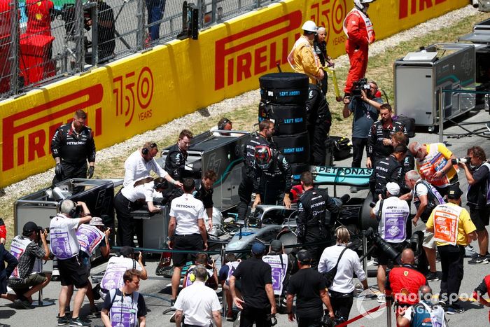 George Russell, Mercedes W13, en la parrilla