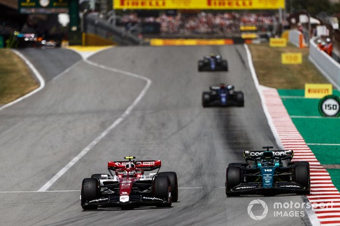 Zhou Guanyu, Alfa Romeo C42, Lance Stroll, Aston Martin AMR22 