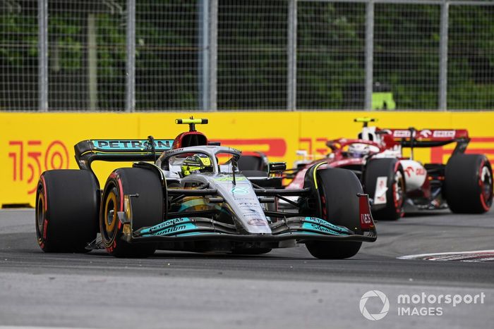 Lewis Hamilton, Mercedes W13, Zhou Guanyu, Alfa Romeo C42