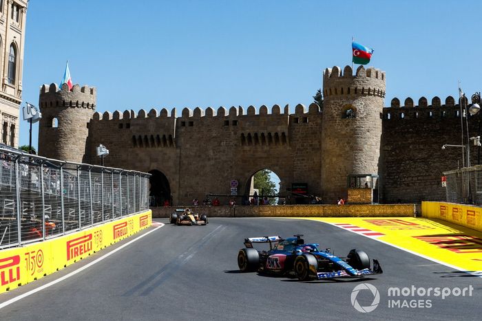 Fernando Alonso, Alpine A522, Lando Norris, McLaren MCL36