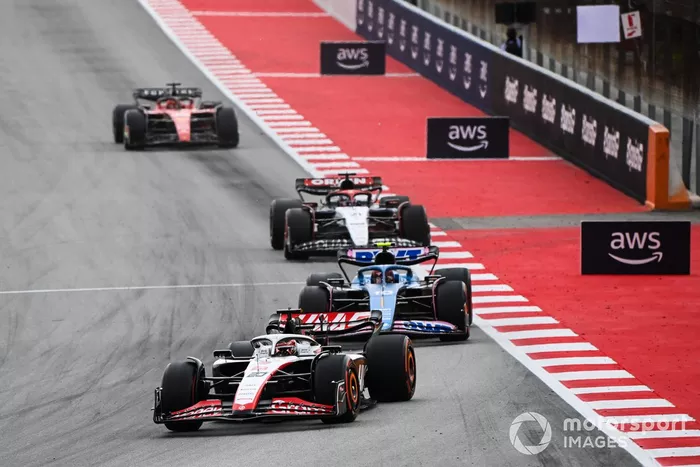 Kevin Magnussen, Haas VF-23, Pierre Gasly, Alpine A523, Nyck de Vries, AlphaTauri AT04