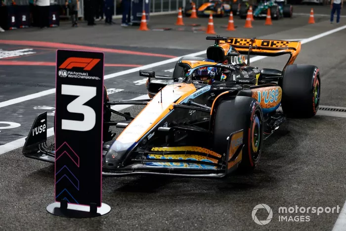 Oscar Piastri, McLaren MCL60, llega a Parc Ferme