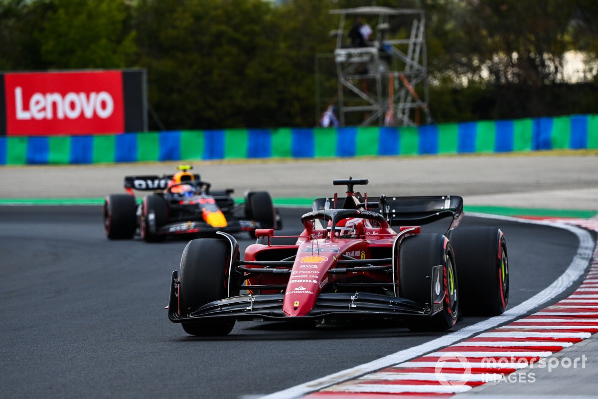 Charles Leclerc, Ferrari F1-75, Sergio Pérez, Red Bull Racing RB18