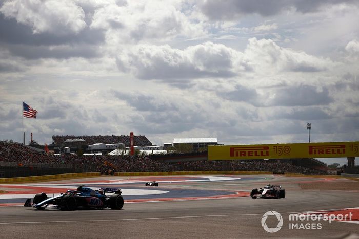 Esteban Ocon, Alpine A522, Mick Schumacher, Haas VF-22